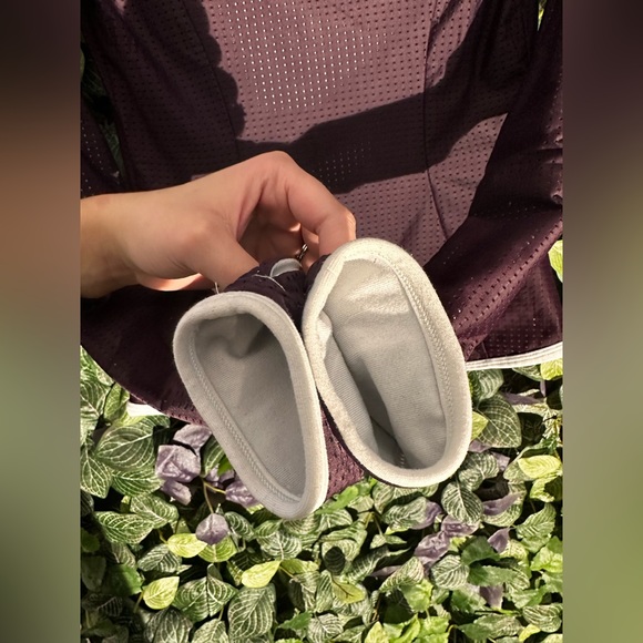 Lululemon Find Your Bliss Jacket in Mulberry / White - EXCELLENT condition - Picture 6 of 6